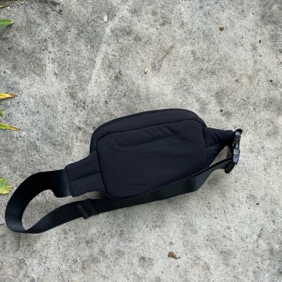 Carta Everything Fanny Pack, 8”x5”x3” - Picture 4 of 9